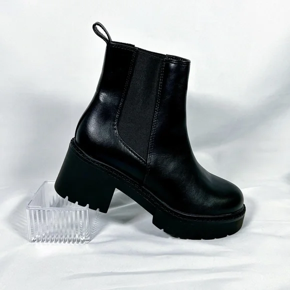 Madden Girl ‘Trust’ Lug Sole Chelsea Boot - NWOT - Picture 6 of 6